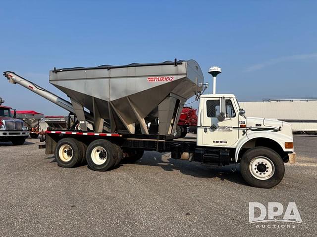 Image of International 4900 equipment image 3