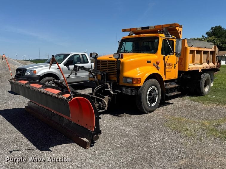 1998 International 4900 Equipment Image0