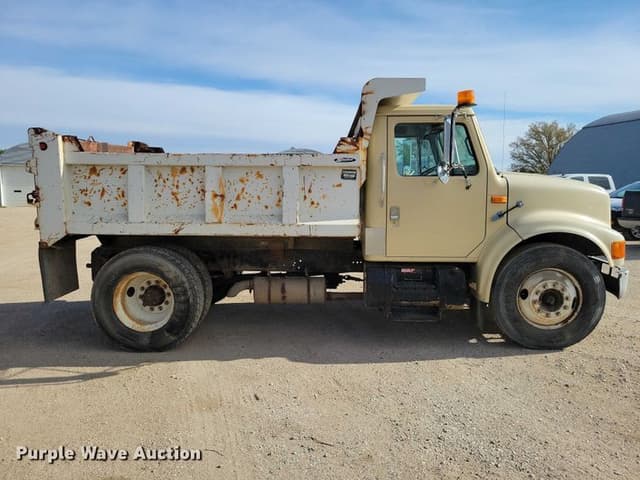 Image of International 4900 equipment image 3