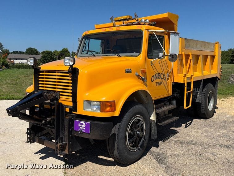 1998 International 4900 Equipment Image0