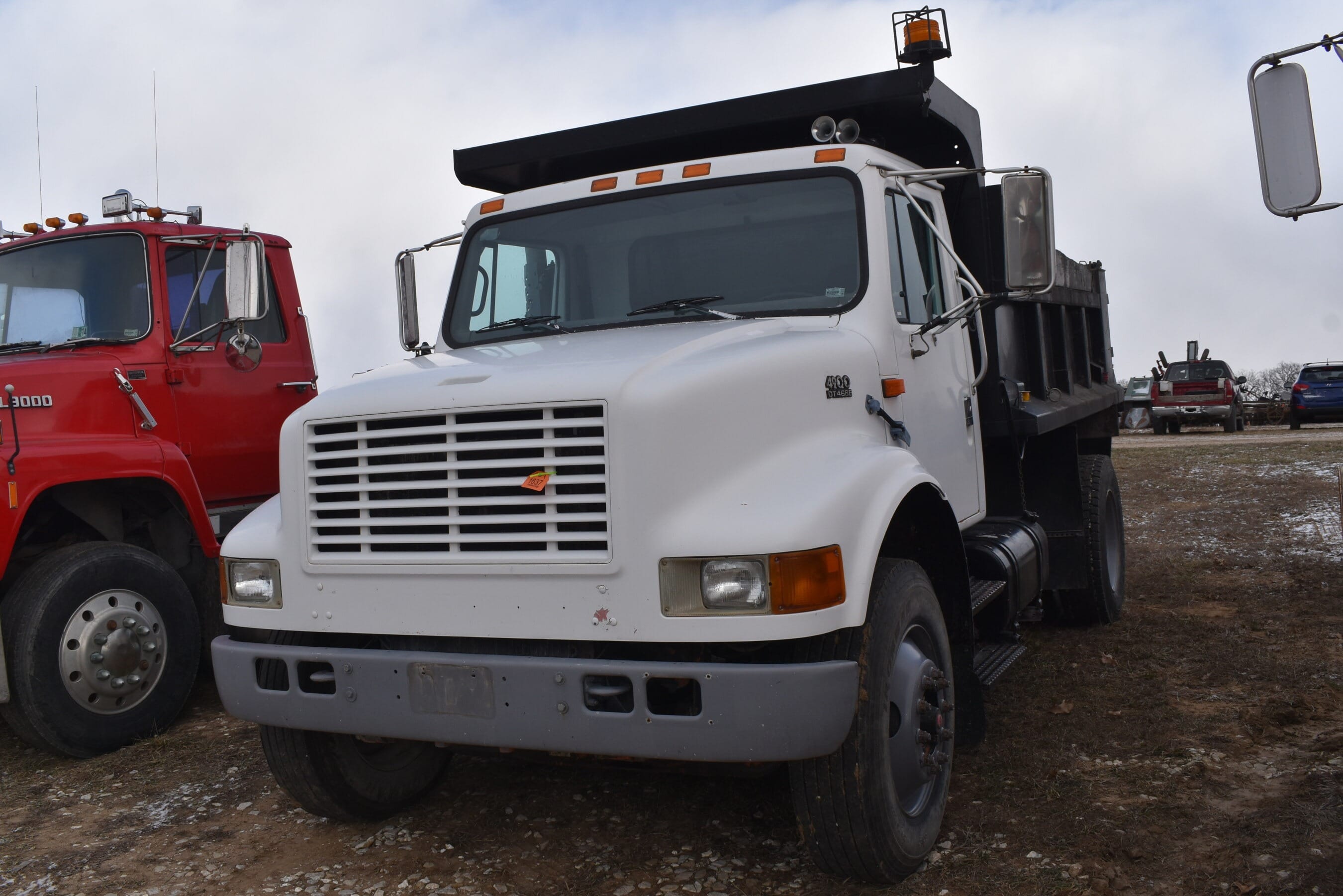 1998 International 4900 Equipment Image0