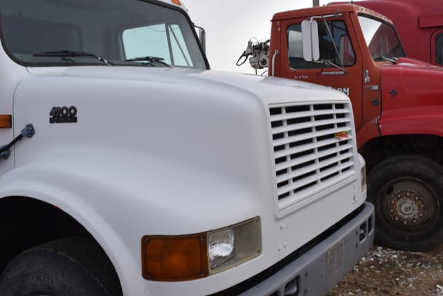 Image of International 4900 equipment image 3