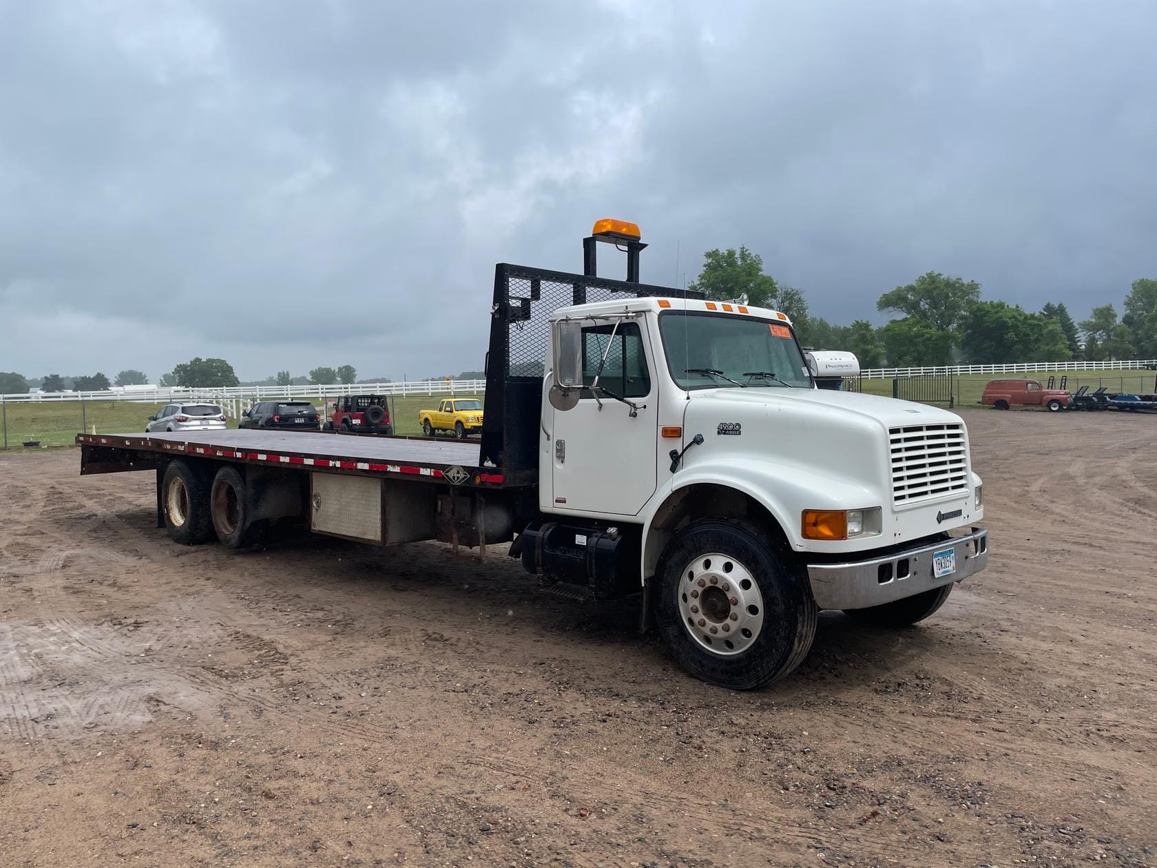 1998 International 4900 Equipment Image0