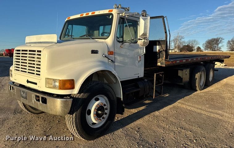 1998 International 4900 Equipment Image0