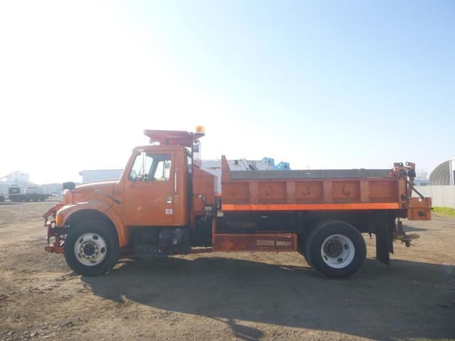 Image of International 4900 equipment image 4