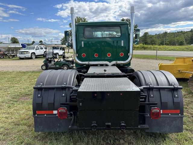 Image of International 4900 equipment image 3