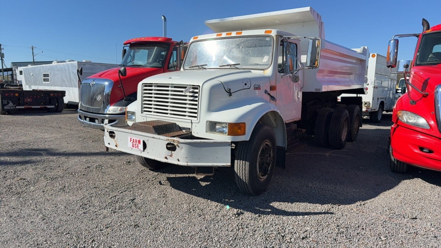 1998 International 4900 Equipment Image0