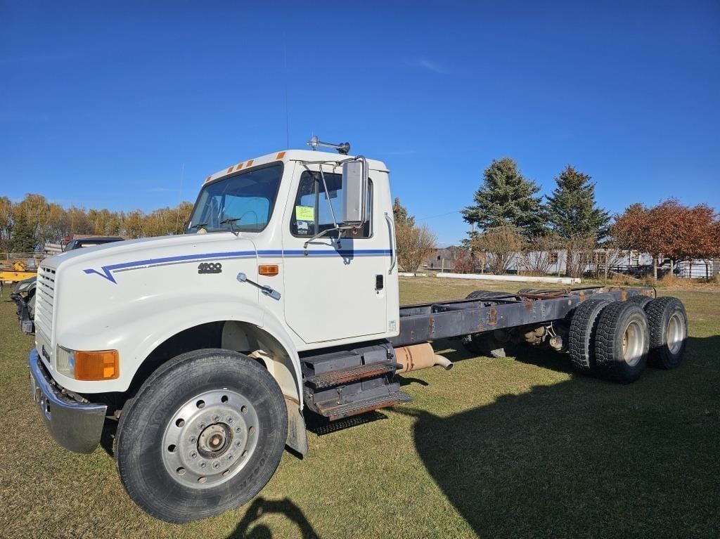 1998 International 4900 Equipment Image0