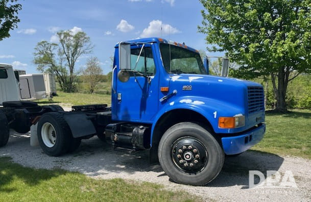 1998 International 4900 Equipment Image0