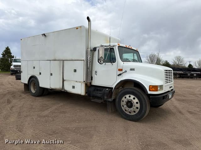 Image of International 4900 equipment image 2