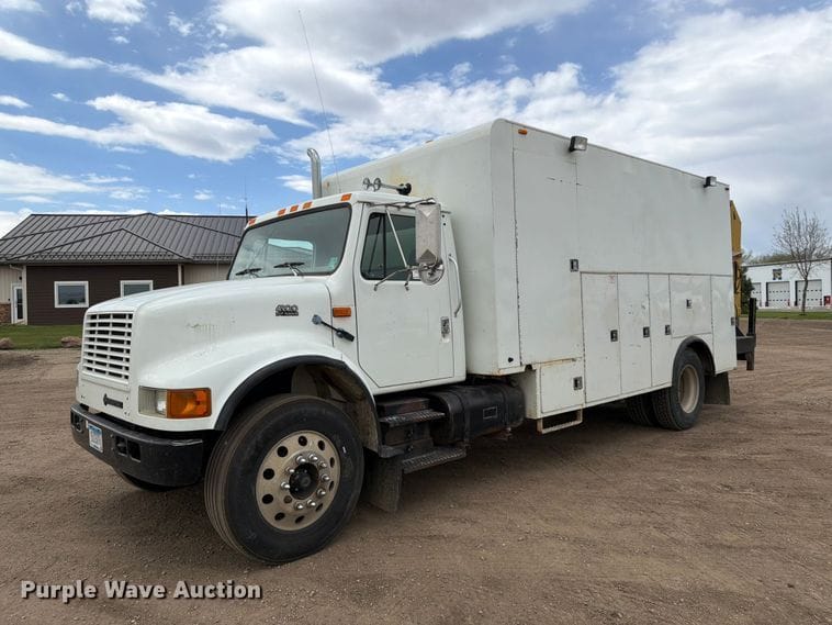 1998 International 4900 Equipment Image0