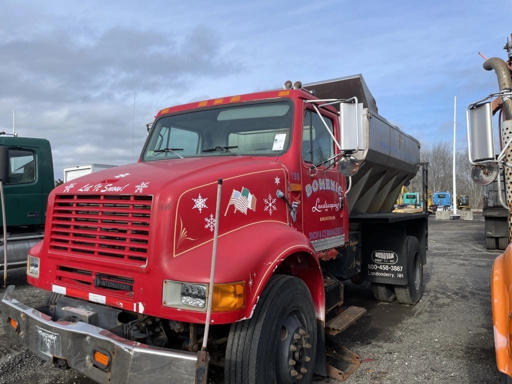 1998 International 8100 Equipment Image0
