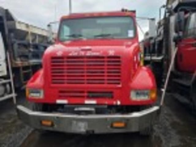 Image of International 8100 equipment image 2