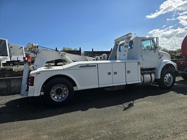 Image of International 8100 equipment image 3