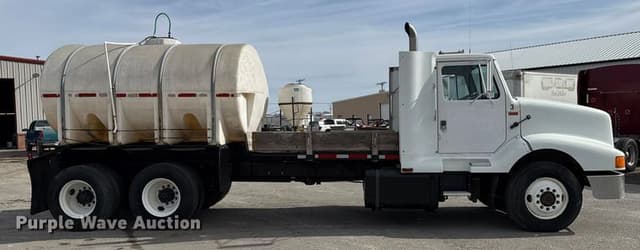 Image of International 8300 equipment image 3