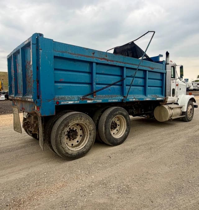 Image of International 9300 equipment image 4