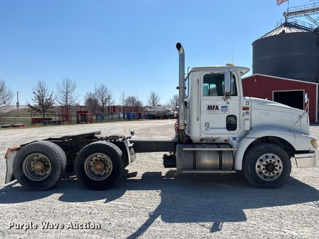 Image of International 9200 equipment image 3