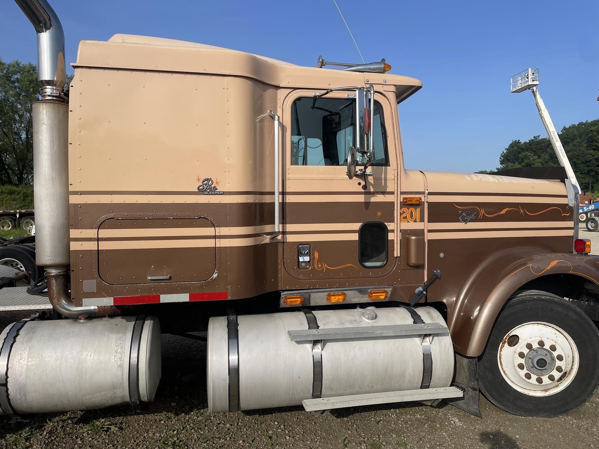 1998 International 9300 Equipment Image0
