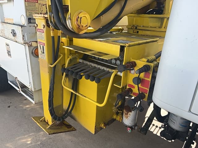 Image of International 4900 DT466 equipment image 2