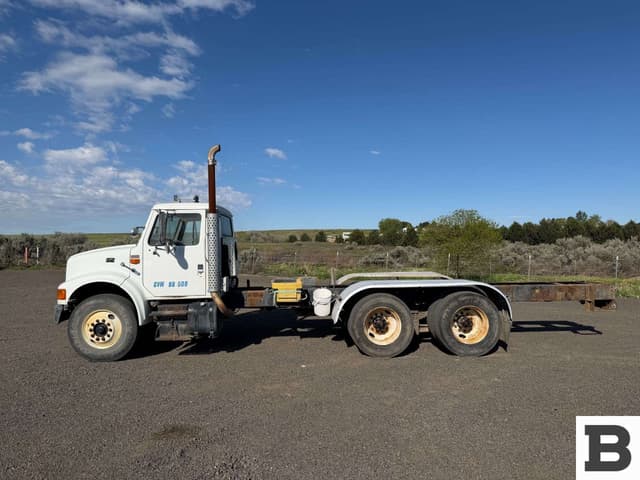 Image of International 4900 equipment image 1
