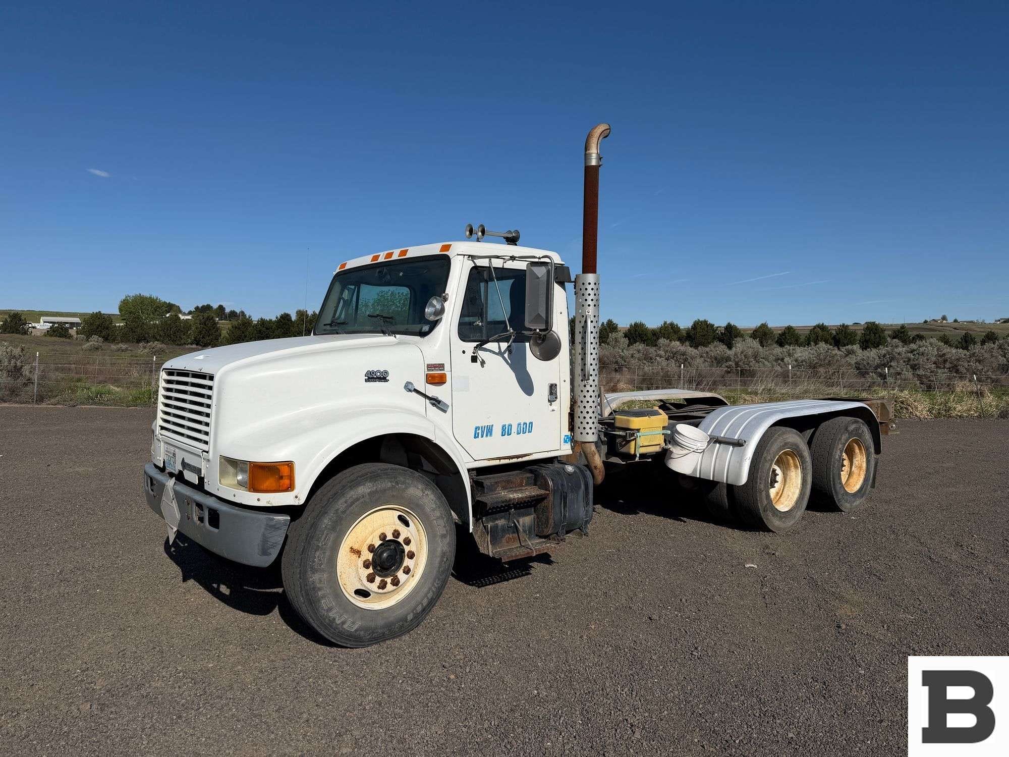 1998 International 4900 Equipment Image0