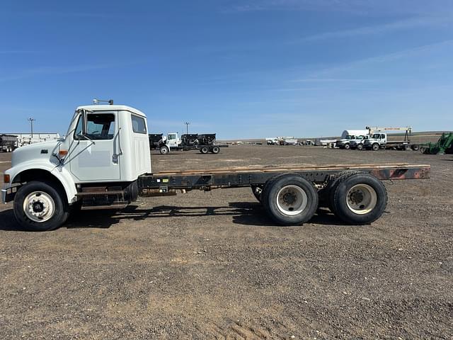 Image of International 4900 equipment image 3