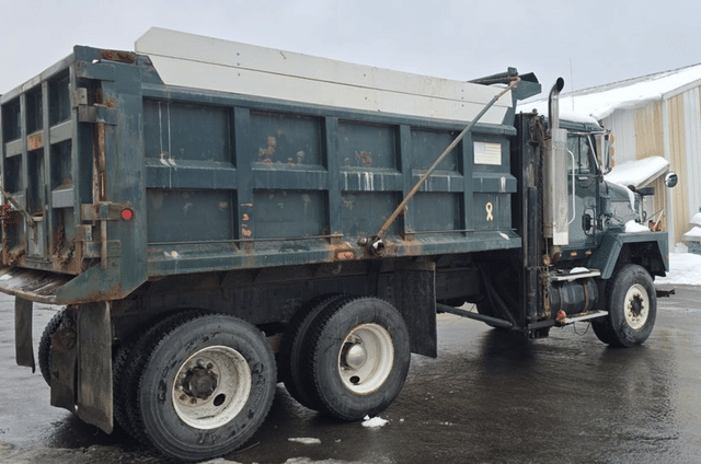 Image of International Paystar 5000 equipment image 3