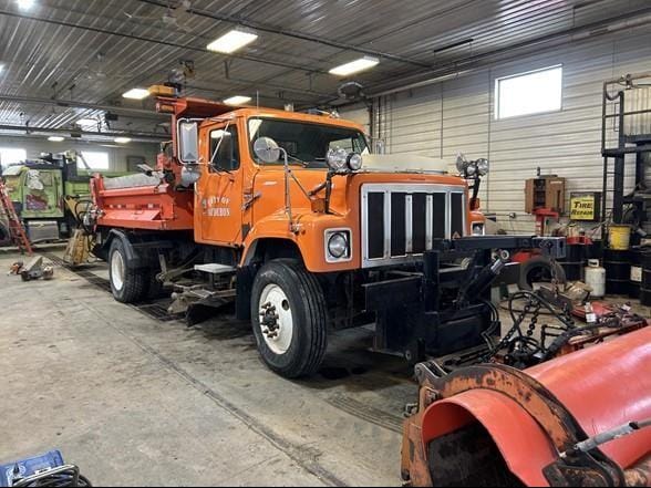 1998 International S2500 Equipment Image0