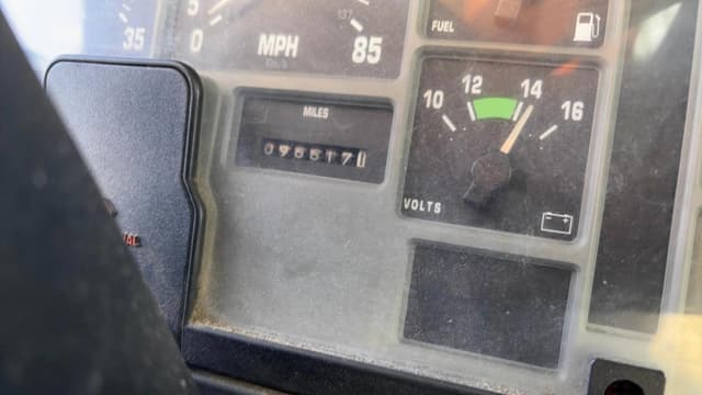 Image of International 4700 equipment image 3