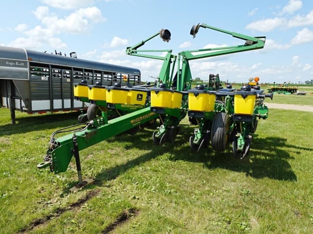 Image of John Deere 1760 Primary image