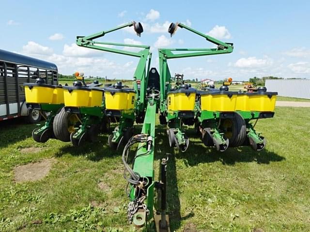 Image of John Deere 1760 equipment image 1