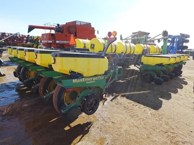 Image of John Deere 1770 equipment image 2