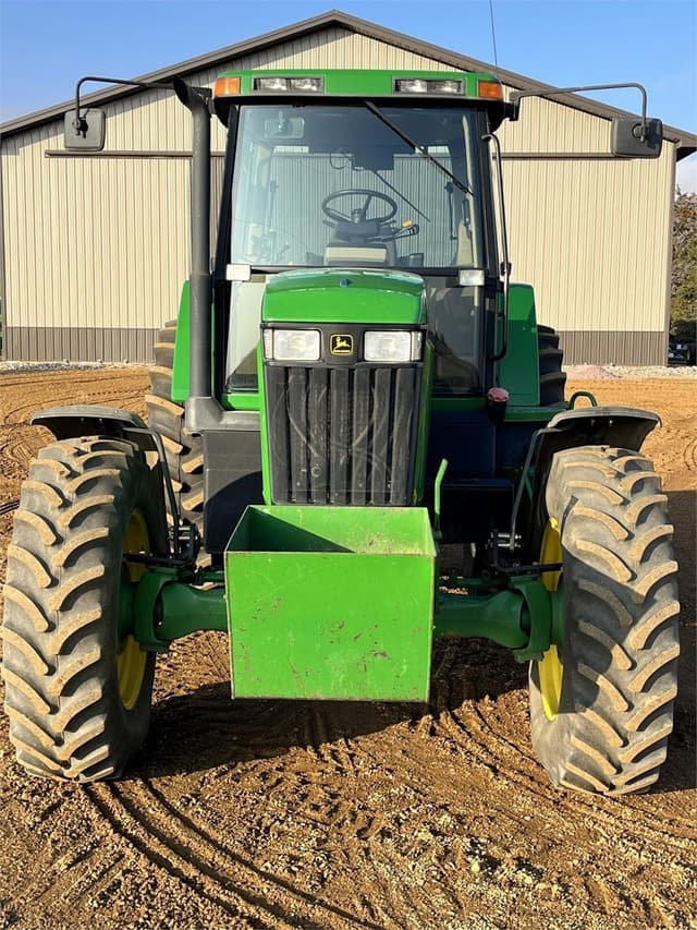 Image of John Deere 7810 equipment image 1