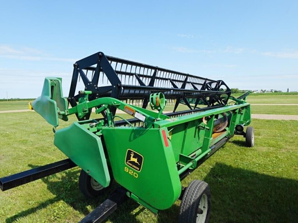 Image of John Deere 920 Primary image