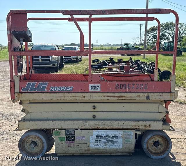 Image of JLG 2032E2 equipment image 3