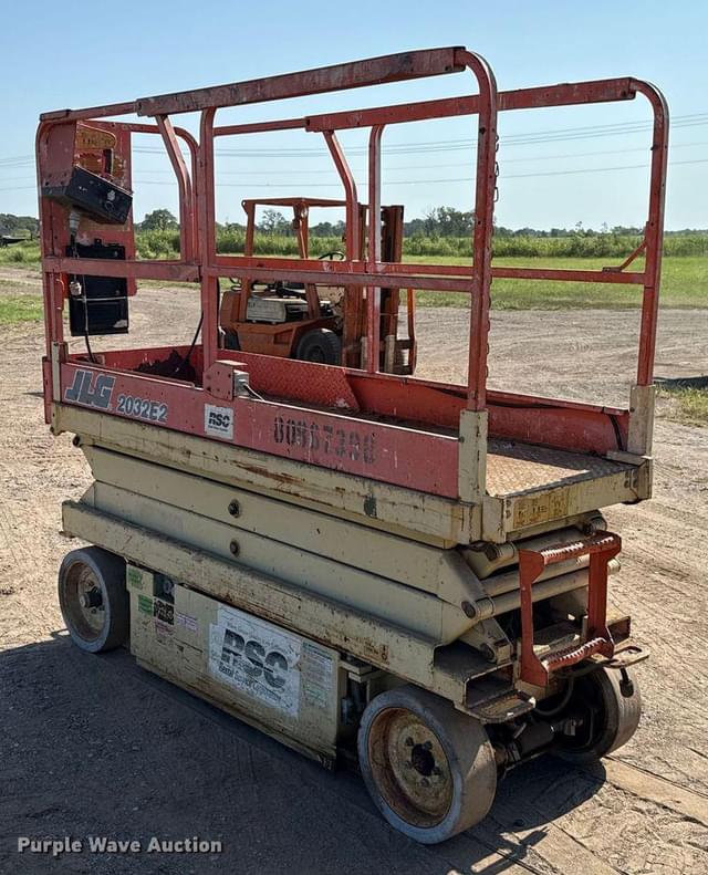 Image of JLG 2032E2 equipment image 2