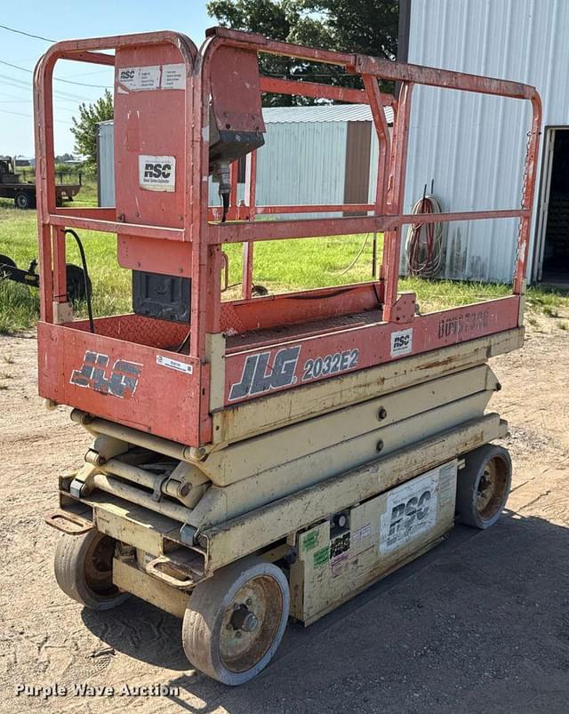 Image of JLG 2032E2 equipment image 4