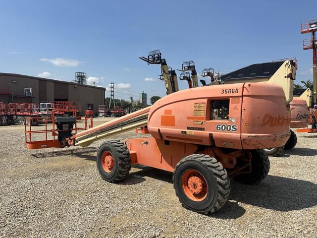 Image of JLG 600S equipment image 2
