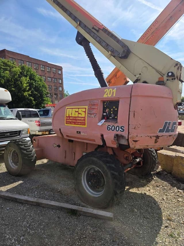 Image of JLG 600S equipment image 1