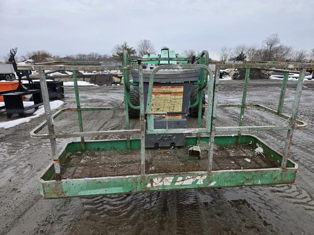 Image of JLG 600S equipment image 2