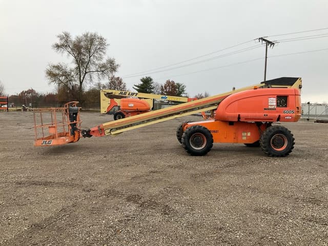 Image of JLG 600S equipment image 1