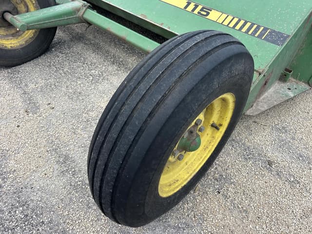 Image of John Deere 115 equipment image 4