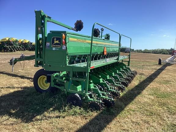 Image of John Deere 1530 equipment image 3