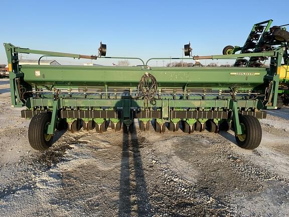 Image of John Deere 1530 equipment image 2