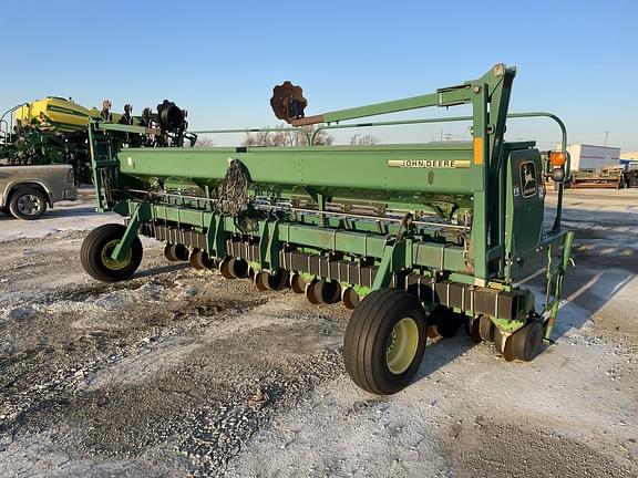 Image of John Deere 1530 equipment image 3