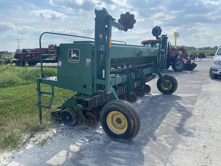 1998 John Deere 1530 Equipment Image0