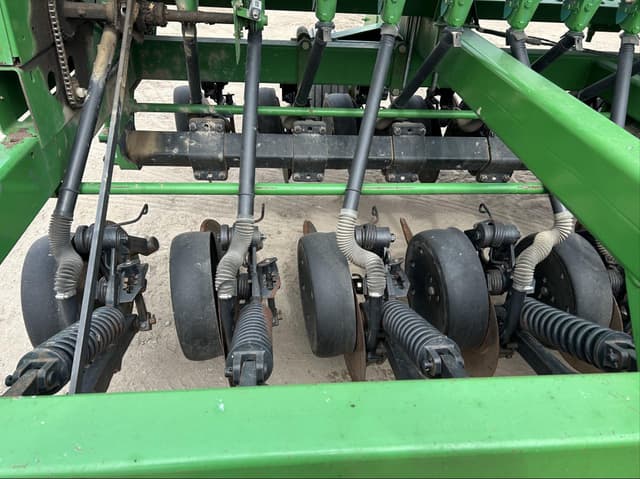 Image of John Deere 1560 equipment image 1