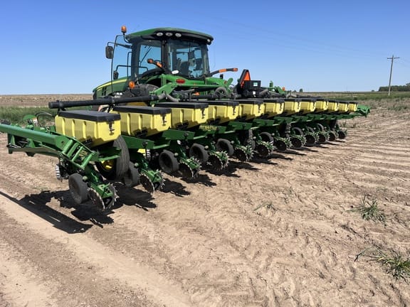 Main image John Deere 1720