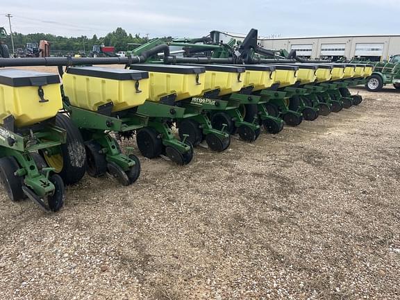 Image of John Deere 1720 equipment image 4
