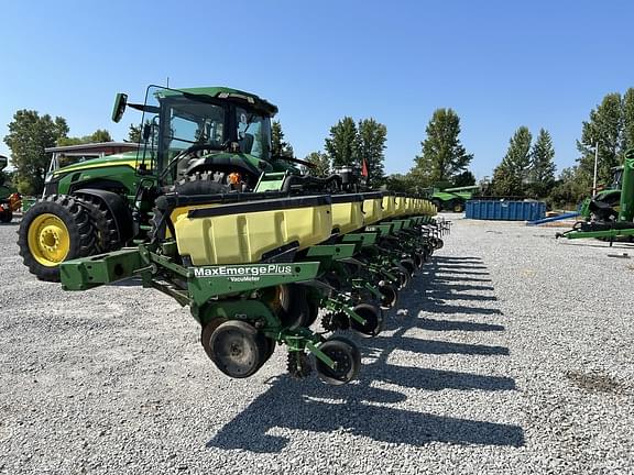 Image of John Deere 1720 equipment image 2